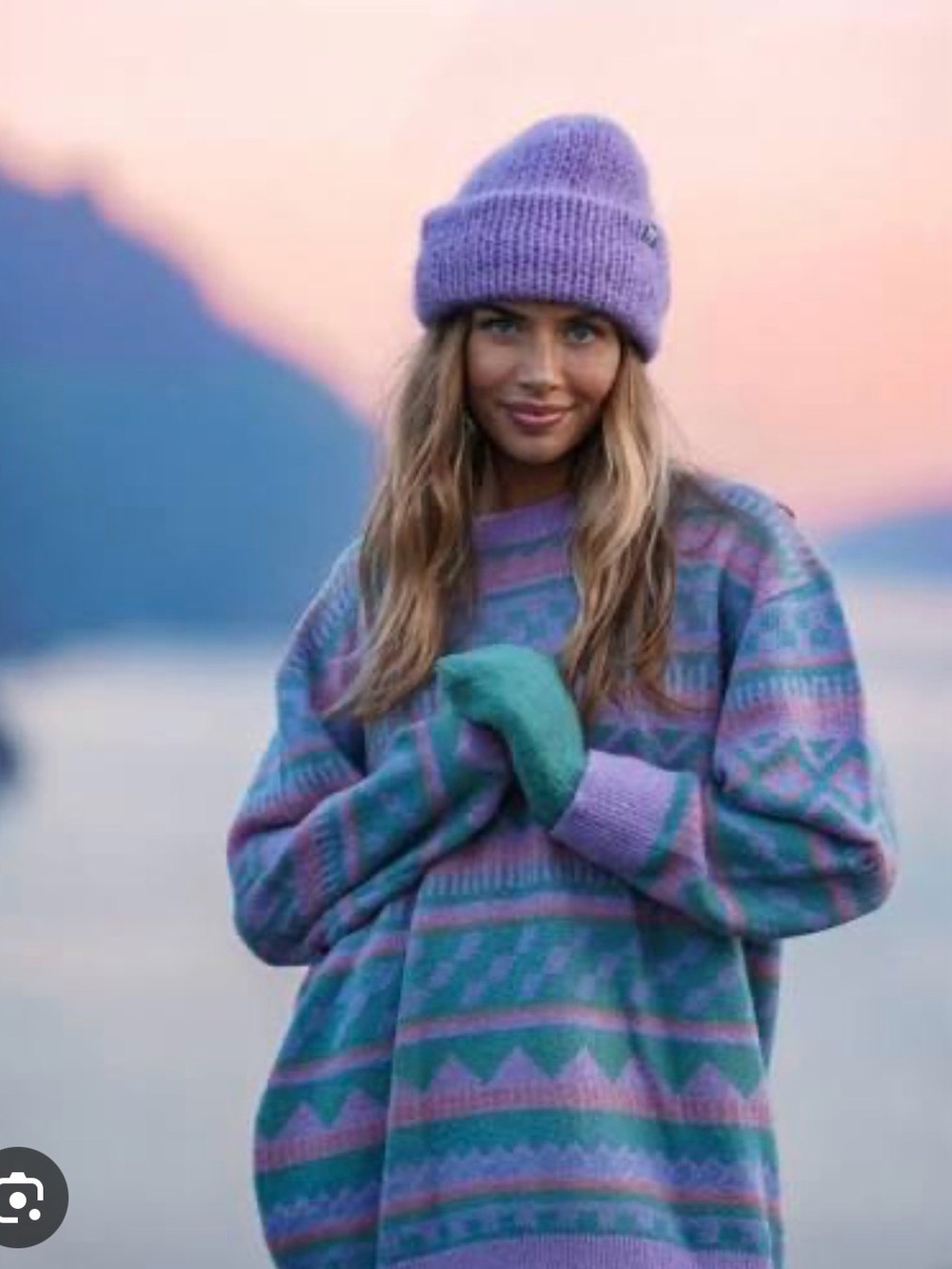 Notice the Reckless North peak sweater oversized medium